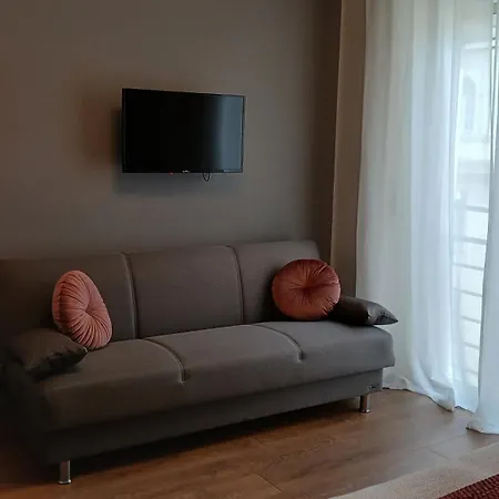 View 2 Apartment *
